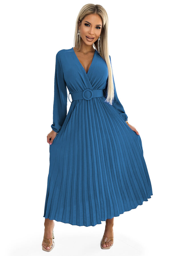 Viviana plisowana sukienka midi z dekoltem, długim rękawkiem i szerokim paskiem - kolor jeans - 504-5-7